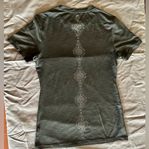 Prana Grey Yoga Top in XL, slippery smooth fabric, extra long - Picture 2 of 4